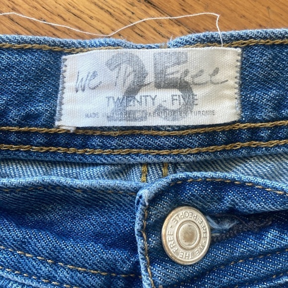 Free People We The Free Maggie Heavily Distressed Crop Jeans Size 25 Frayed Hem - Picture 9 of 14